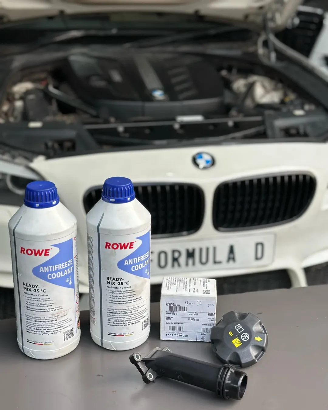 BMW 520D in with coolant leaks Replacing coolant flange head, Expansion tank cap, Coolant. . .