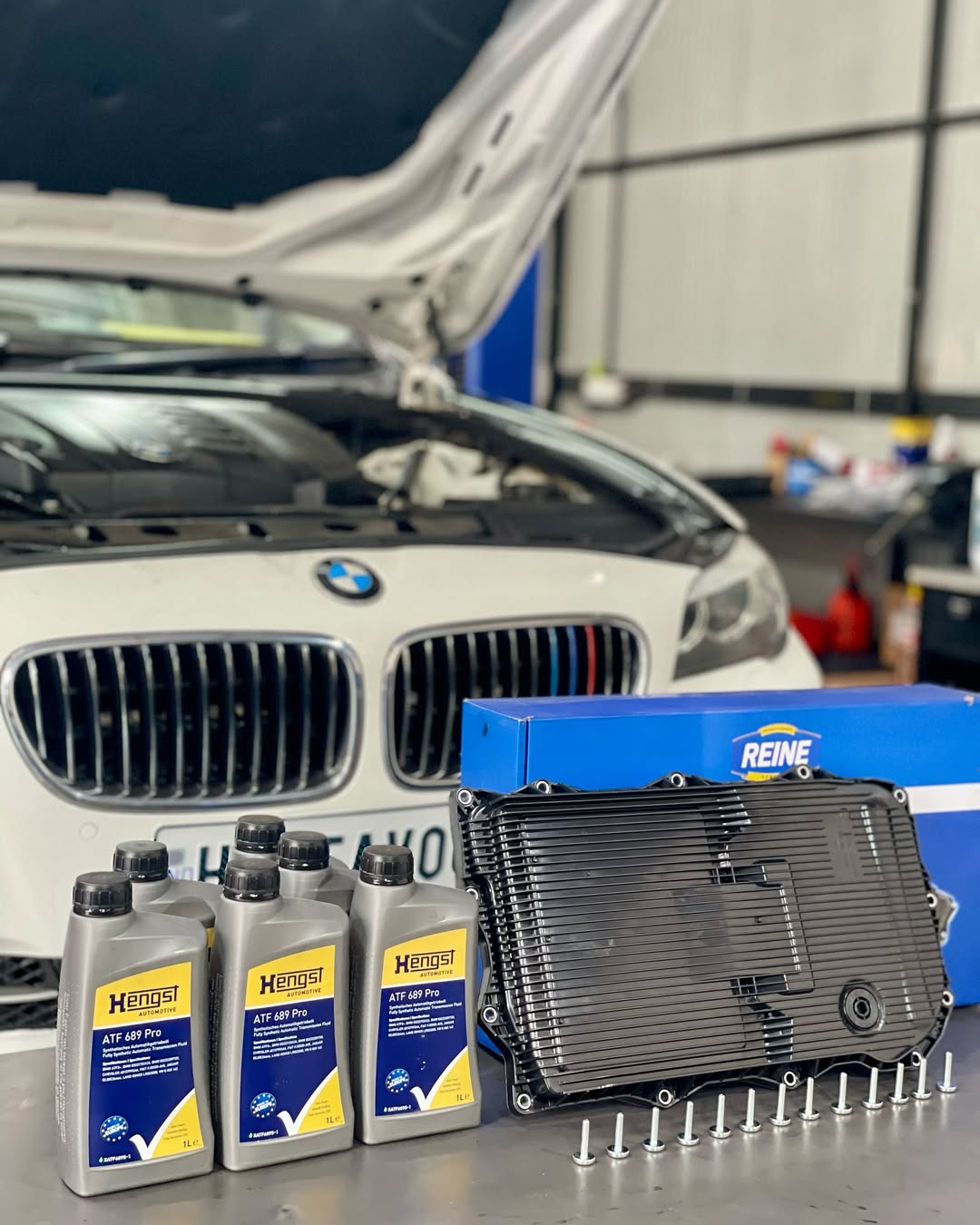 BMW 525 D in for transmission fluid service.Replacing transmission fluid and filter........#bmw