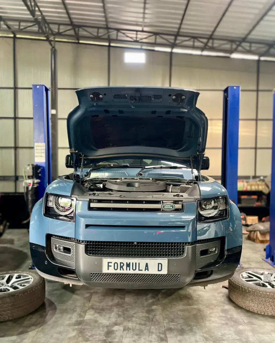 Land Rover Defender 110 in with worn out brake padsReplacing- . Front brake pads . Front brake