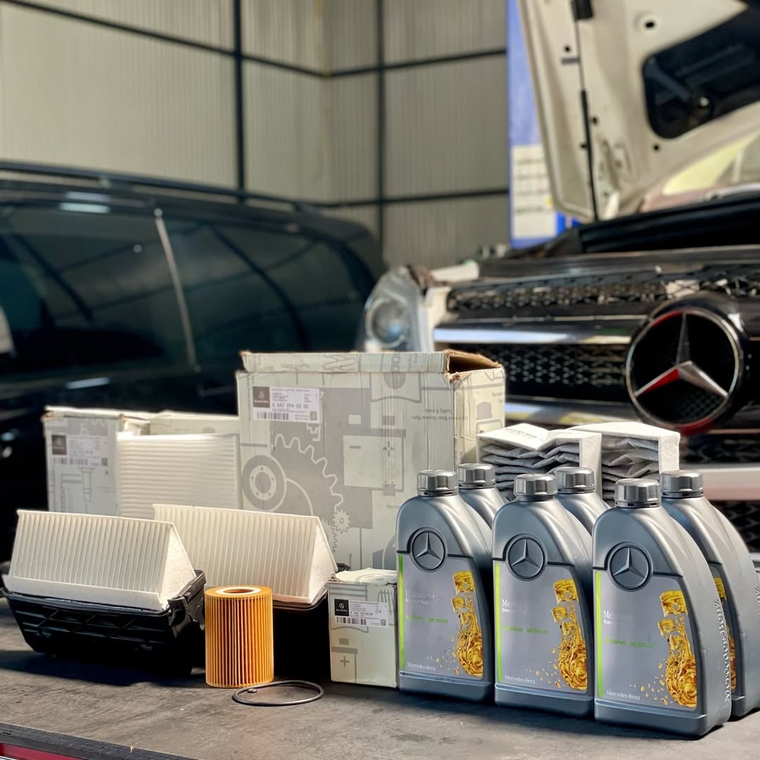 Mercedes GL350 In for periodic service(180k)Replacing-•Engine oil•oil filter •Air filters •cabin