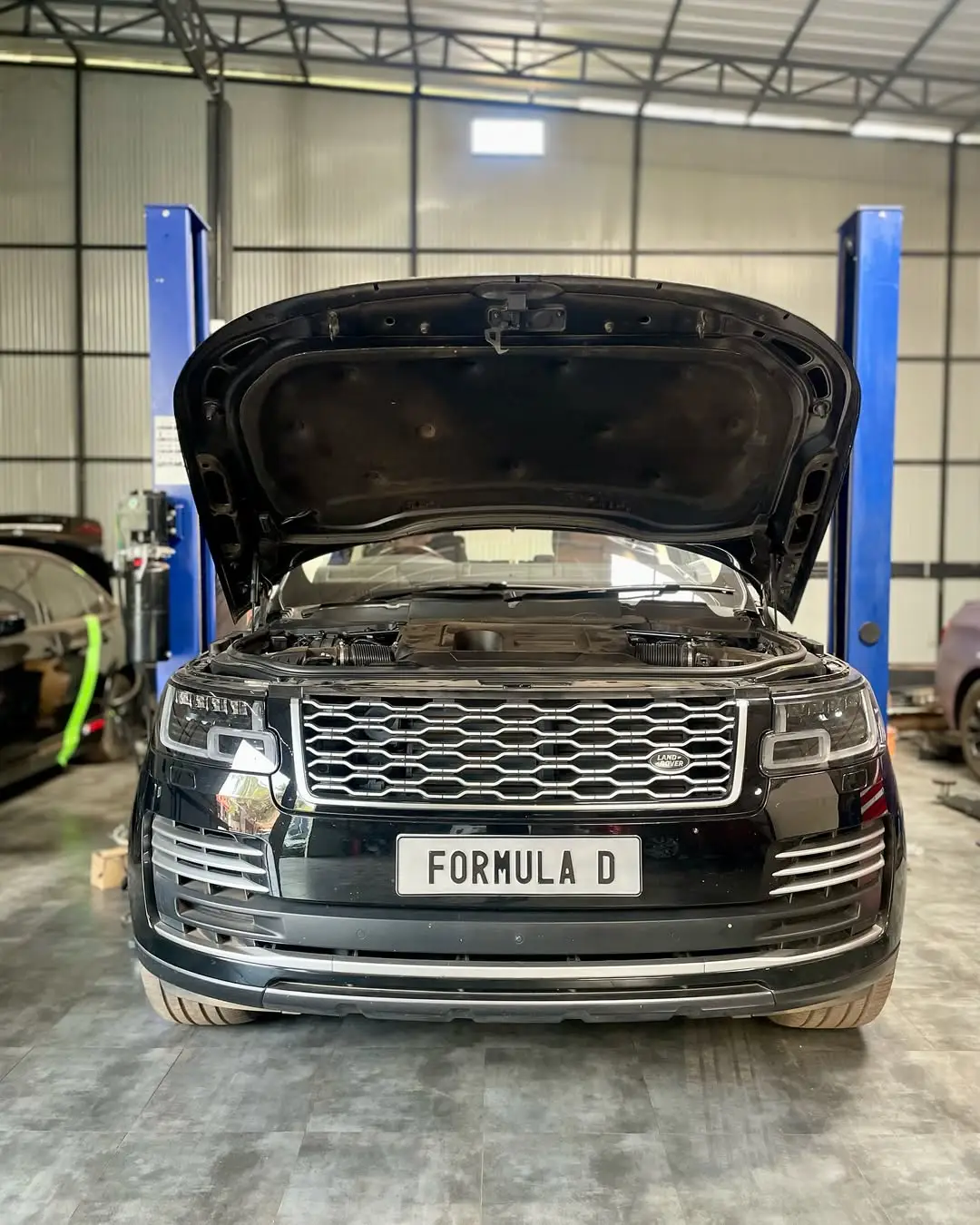 Range Rover Autobiography in with brake concern.Replacing rear brake discs and pads.....#landrov (1)